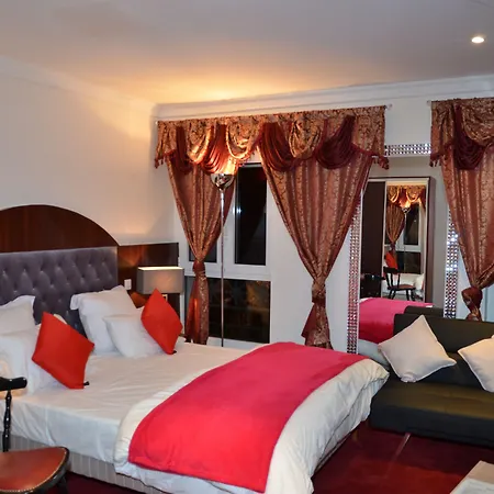 レジーナ モンマルトル 3* パリ